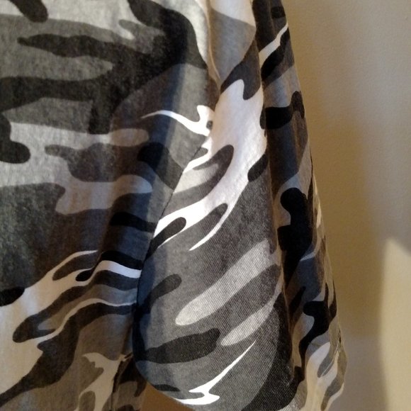 CODE V PROPERTY OF WAR XXL FOOTBALL EST. 2011 CAMOUFLAGE ADULT T SHIRT - SIZE XL - Picture 12 of 13